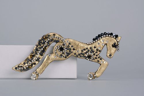 Brooch Golden Horse - MADEheart.com