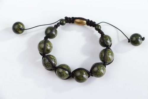 Bracelet with malachite - MADEheart.com