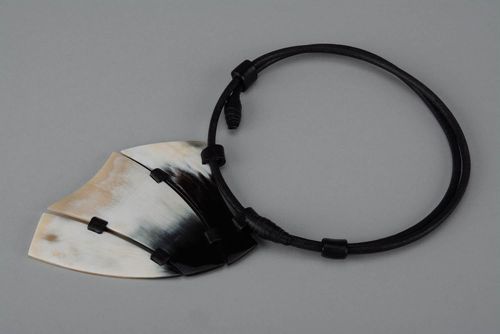 Necklace made of horn - MADEheart.com