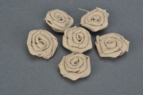 Set of 6 handmade decorative beige fabric rose flowers for DIY accessories - MADEheart.com
