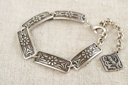 Handmade womens bracelet design metal bracelet fashion accessories small gifts - MADEheart.com