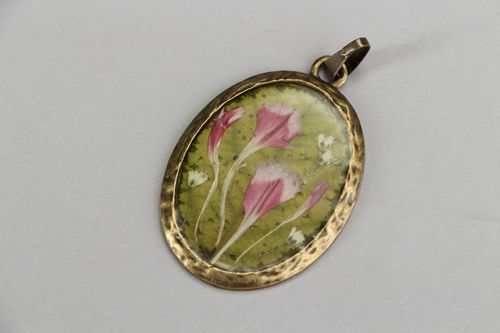 Pendant made of bronze with real flowers - MADEheart.com
