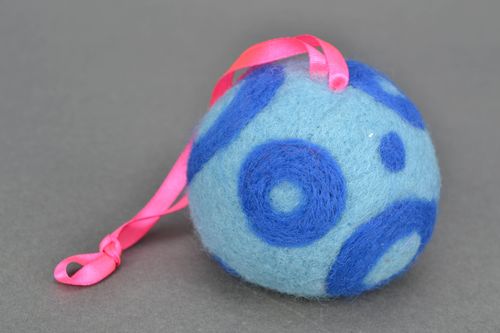 Christmas tree decoration felted of wool Ball - MADEheart.com