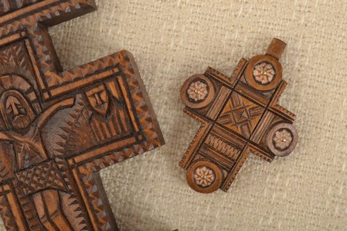 Stylish handmade wooden cross pendant fashion neck accessories wood craft - MADEheart.com