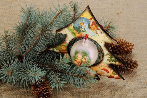 Decorative Christmas tree with decoupage ball - MADEheart.com