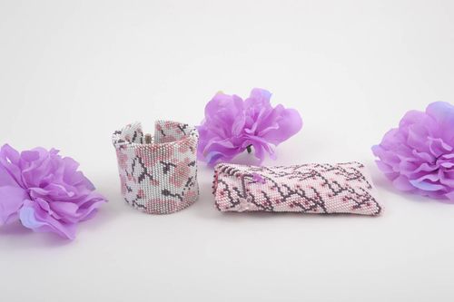 Purple, pink, and white beaded bracelet and case for women - MADEheart.com