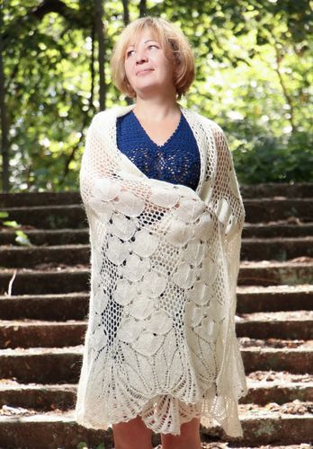 Lace knitted shawl - MADEheart.com