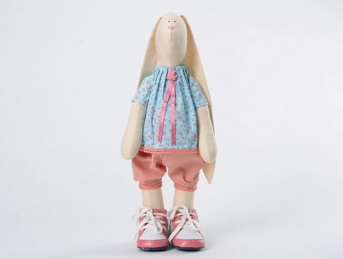 Tilde toy Hare in shorts - MADEheart.com
