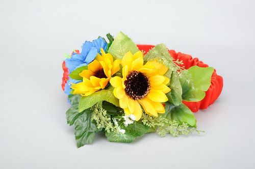 Wreath with artificial flowers on elastic band - MADEheart.com