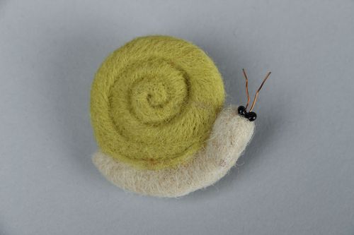 Felted wool brooch Snail - MADEheart.com