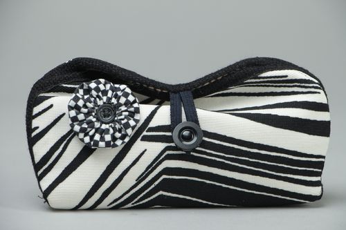 Black and white eyeglass case with button - MADEheart.com