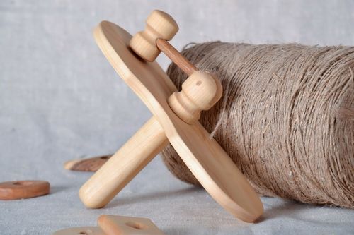 Wooden toy daker hen - MADEheart.com