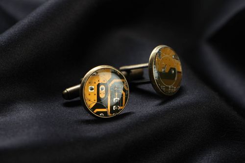 Round cuff links with micro schemes of yellow color - MADEheart.com