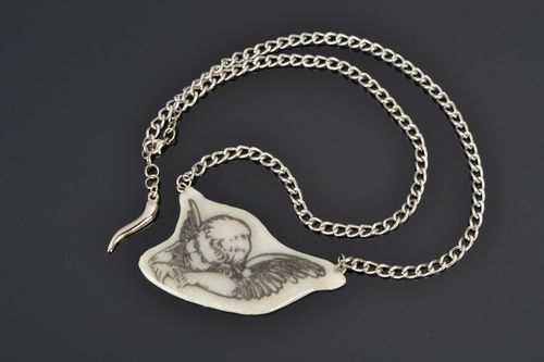 Pendant on a chain with the image of angel - MADEheart.com