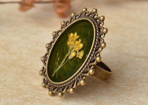 Round vintage ring with natural flowers - MADEheart.com