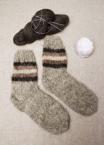 Handmade wool socks of grey color - MADEheart.com