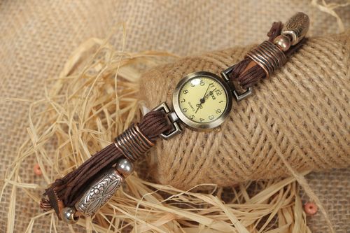 Wristwatch with a narrow brown handmade strap made of waxed cord - MADEheart.com