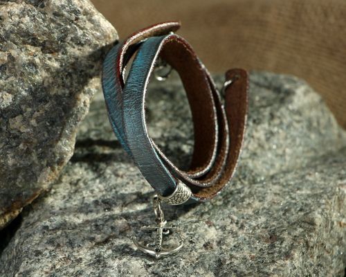 Leather bracelet on the hand in 3 turns - MADEheart.com
