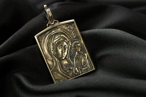 Mother of God and the Child Amulet - MADEheart.com