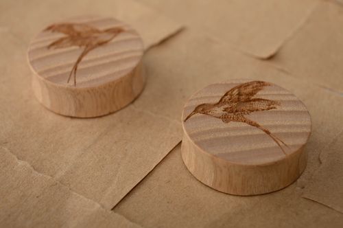 Ash wood ear plugs with engraving Hummingbird - MADEheart.com
