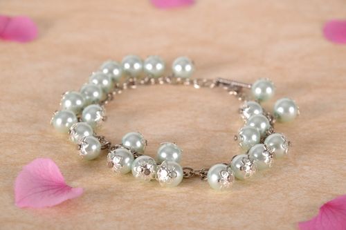 Bracelet made from ceramic pearls - MADEheart.com
