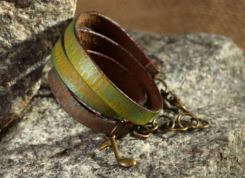 Leather bracelet with pendant in 3 turns - MADEheart.com