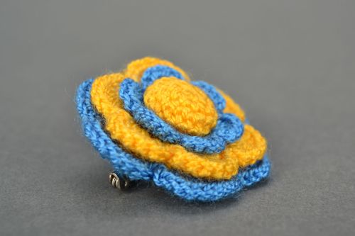 Yellow and blue flower brooch crocheted manually - MADEheart.com