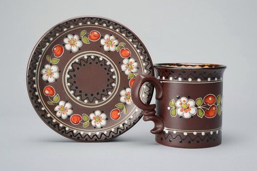 Ceramic glazed decorative brown te or coffee cup with handle, sauce and floral pattern - MADEheart.com