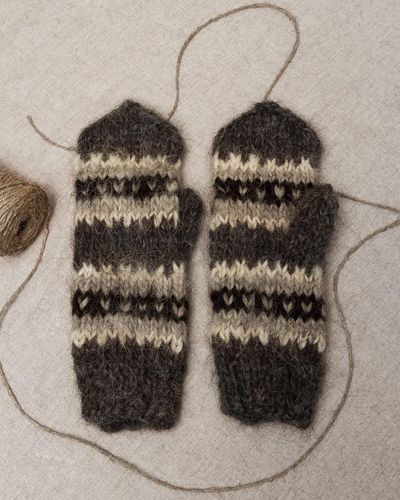 Woolen grey mittens - MADEheart.com