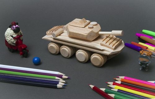 Handmade wooden toy Tank - MADEheart.com