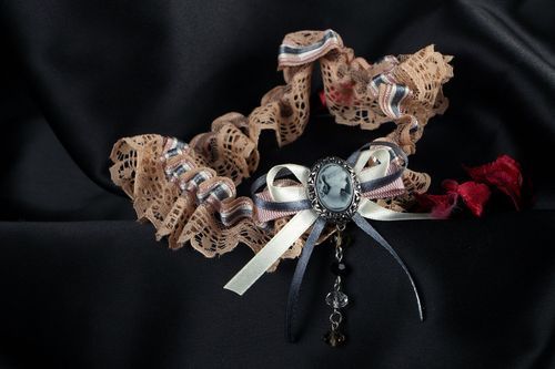 Vintage garter for the bride - MADEheart.com