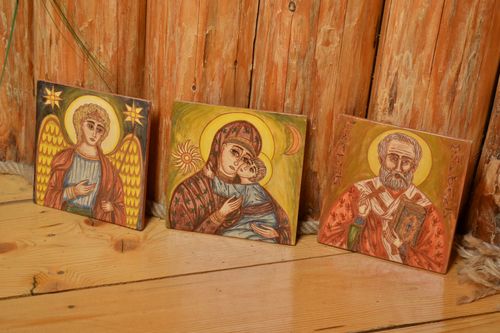 Set of 3 handmade ceramic facing tile painted with engobe with images of saints  - MADEheart.com