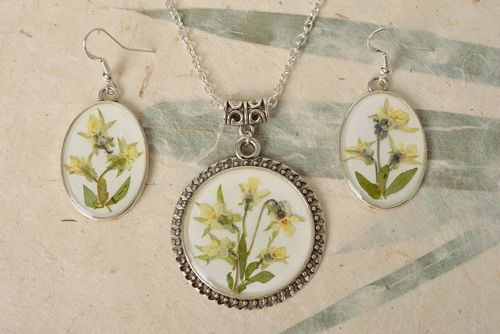 Handmade metal floral epoxy resin jewelry set 2 items necklace and earrings - MADEheart.com