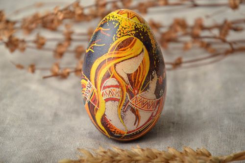 Handmade Easter egg with beautiful painting - MADEheart.com