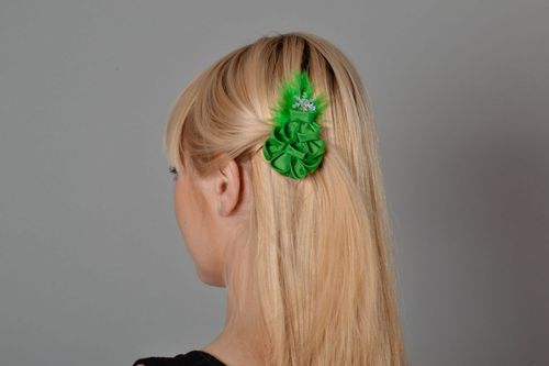 Festive hair clip - MADEheart.com