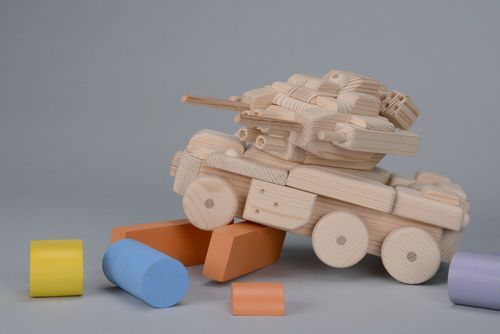Wooden tank for children - MADEheart.com