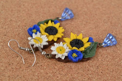 Beautiful handmade designer polymer clay flower earrings for women - MADEheart.com