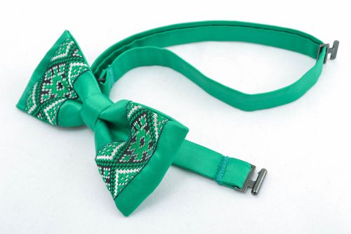 Embroidered green bow tie - MADEheart.com