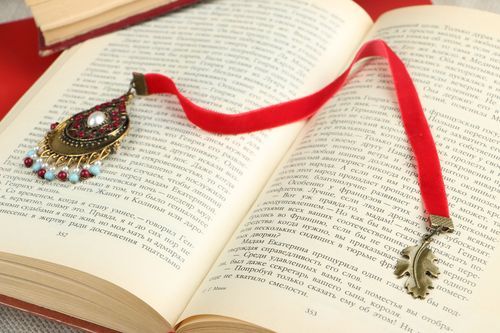 Bookmark with a red ribbon - MADEheart.com