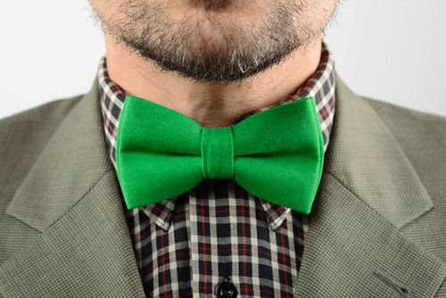 Green bow tie made of gabardine - MADEheart.com