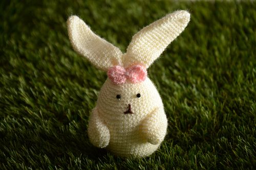 Handmade crochet Easter rabbit of milk color on the basis of wooden egg - MADEheart.com