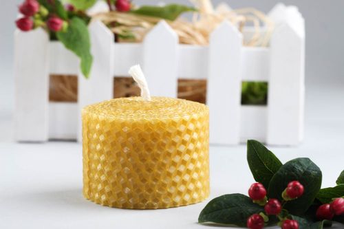 Natural bee wax pillar candle with cotton cord 2,36 inches, 0,09 lb - MADEheart.com