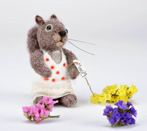 Woolen felted toy Squirrel - MADEheart.com