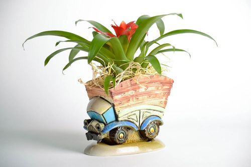 Ceramic pot for flowers in the form of machine - MADEheart.com