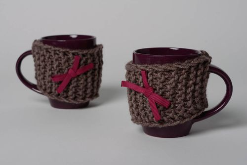 Set of two porcelain cups with  knitted cozies with bows - MADEheart.com