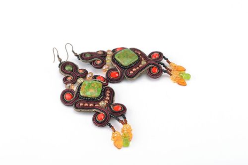 Handmade dangle earrings - MADEheart.com