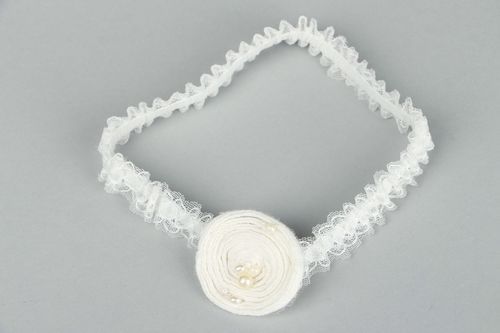 Bridal garter with natural pearls - MADEheart.com
