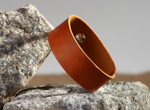 Leather bracelet for the hand - MADEheart.com