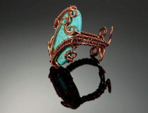 Handmade copper ring with turquoise imitation - MADEheart.com