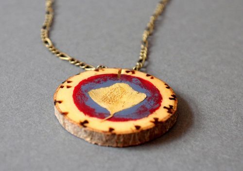 Pendamt made from pine wood - MADEheart.com
